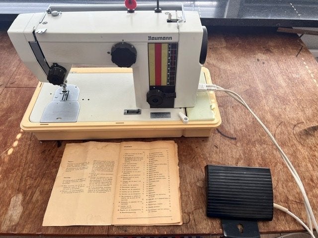 Naumann naaimachine in uitstekende staat., Antiek en Kunst, Ophalen