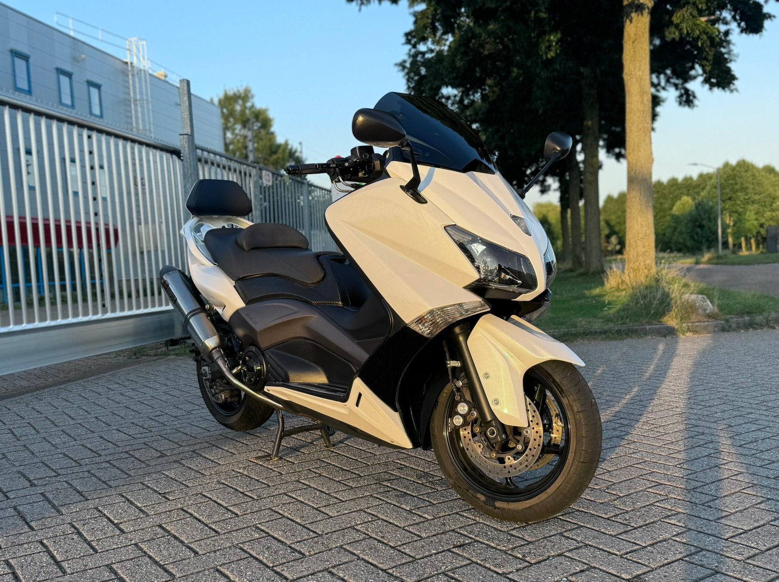 Yamaha Tmax 530 full white Akrapovic LED, Gebruikt, Particulier, Minimaal motorrijbewijs A2, Automaat