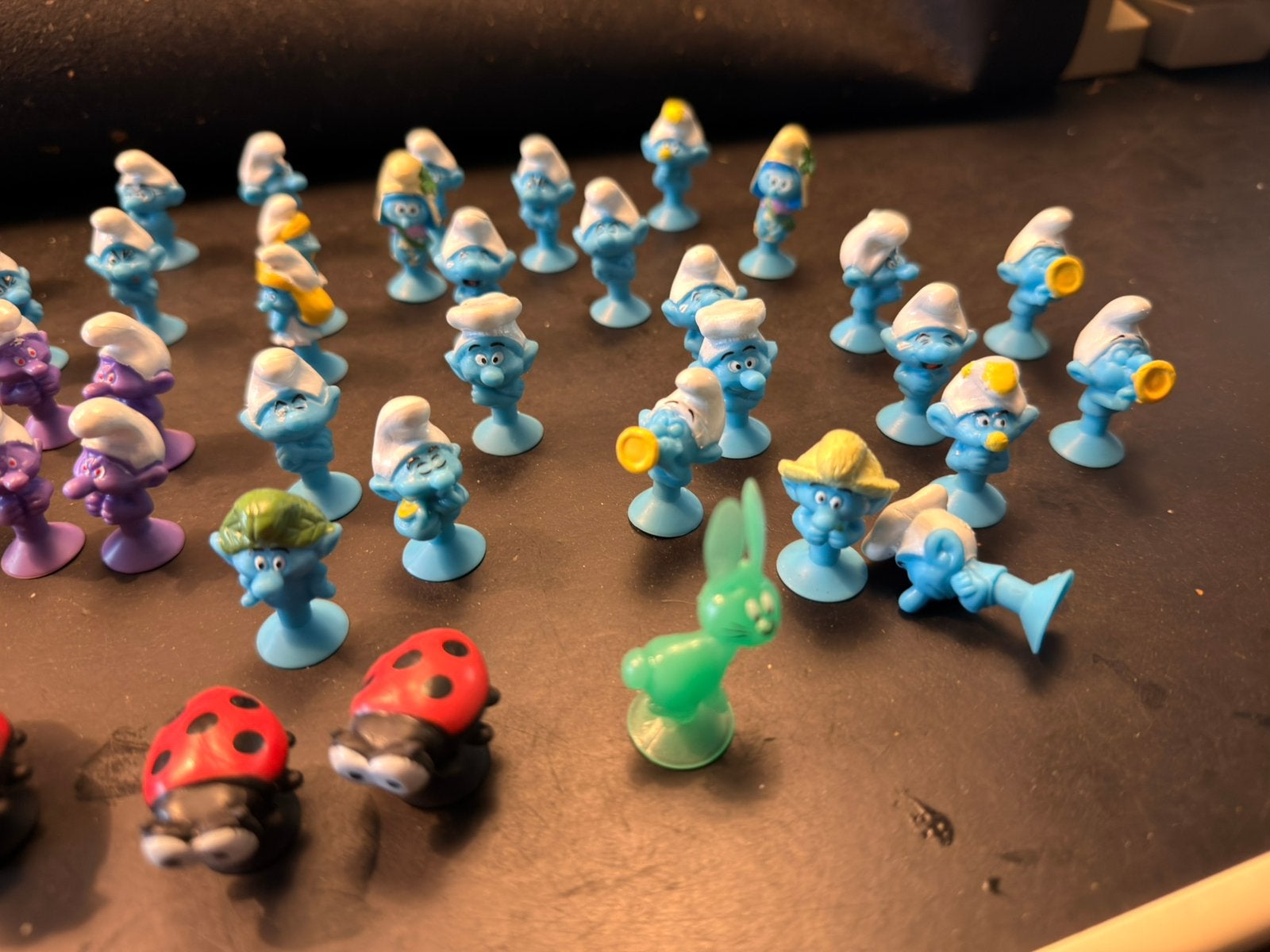 60 smurfen met zuignapjes incl extras, Verzamelen, Ophalen of Verzenden, Zo goed als nieuw, Verschillende Smurfen