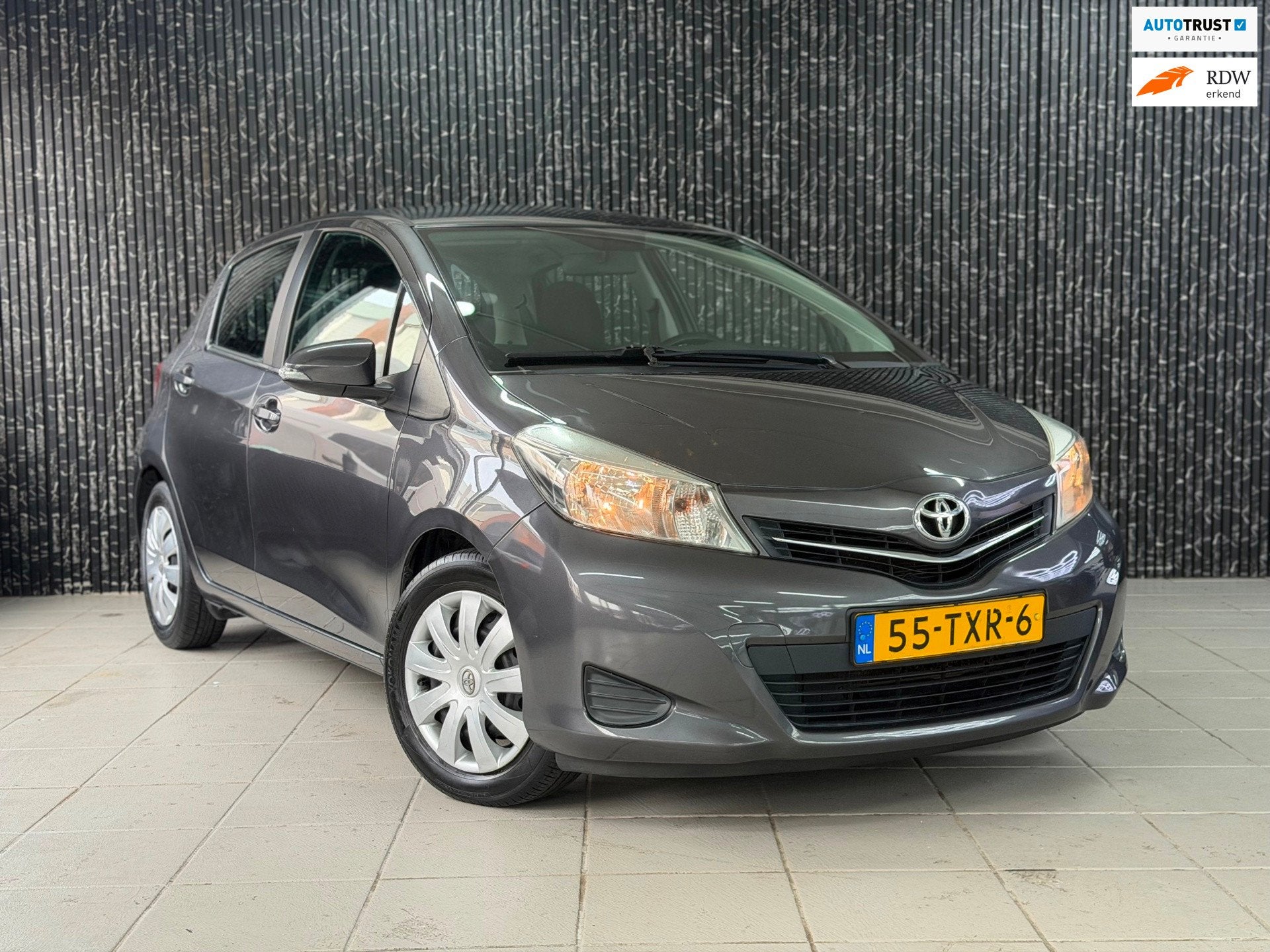 Toyota Yaris 1.3 VVT-i Executive Automaat | Airco | camera, Auto's, 4 cilinders, Leder en Stof, Bedrijf, 99 pk