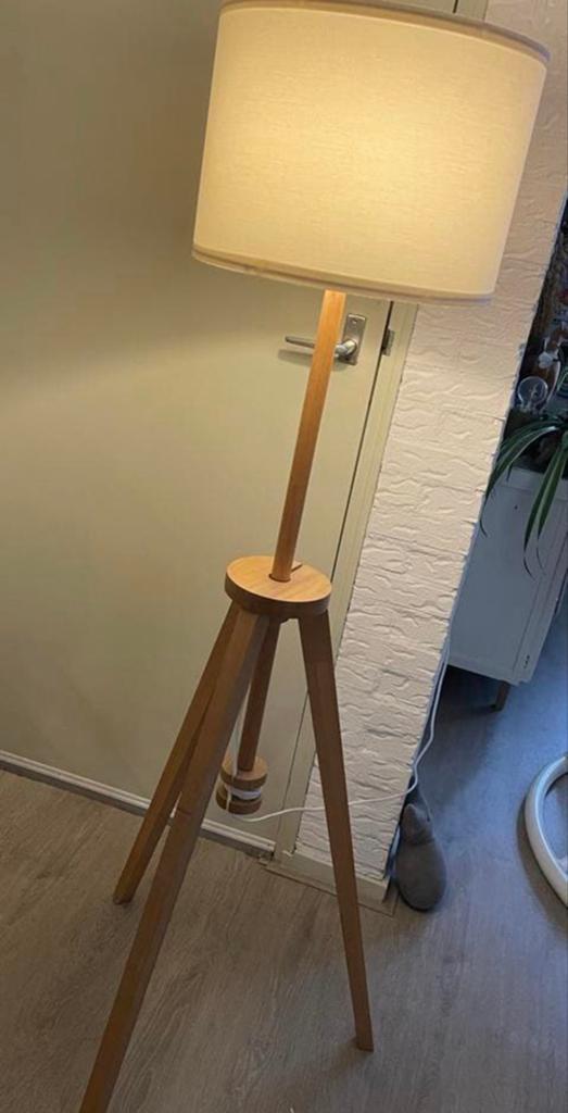 IKEA LAUTERS Staande Lamp - Essen/Wit - Zo goed als nieuw, Huis en Inrichting, Lampen | Vloerlampen, Ophalen, 100 tot 150 cm, Scandinavisch