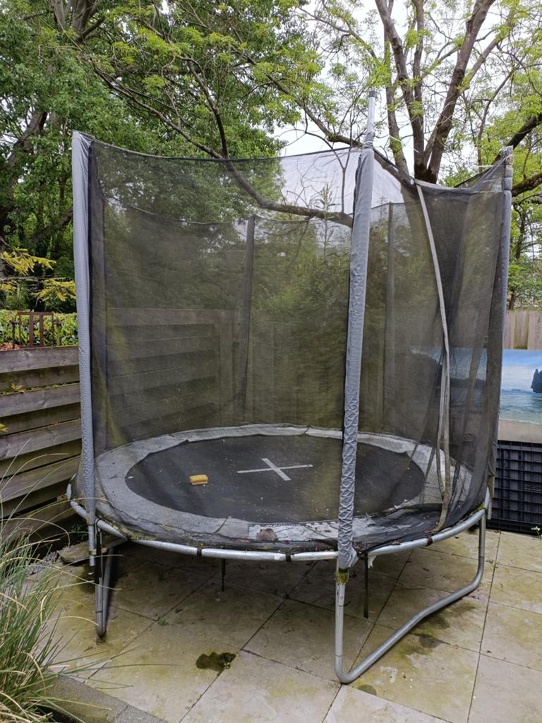 Gebruikte trampoline met veiligheidsnet 250cm gratis, Ophalen, Gebruikt