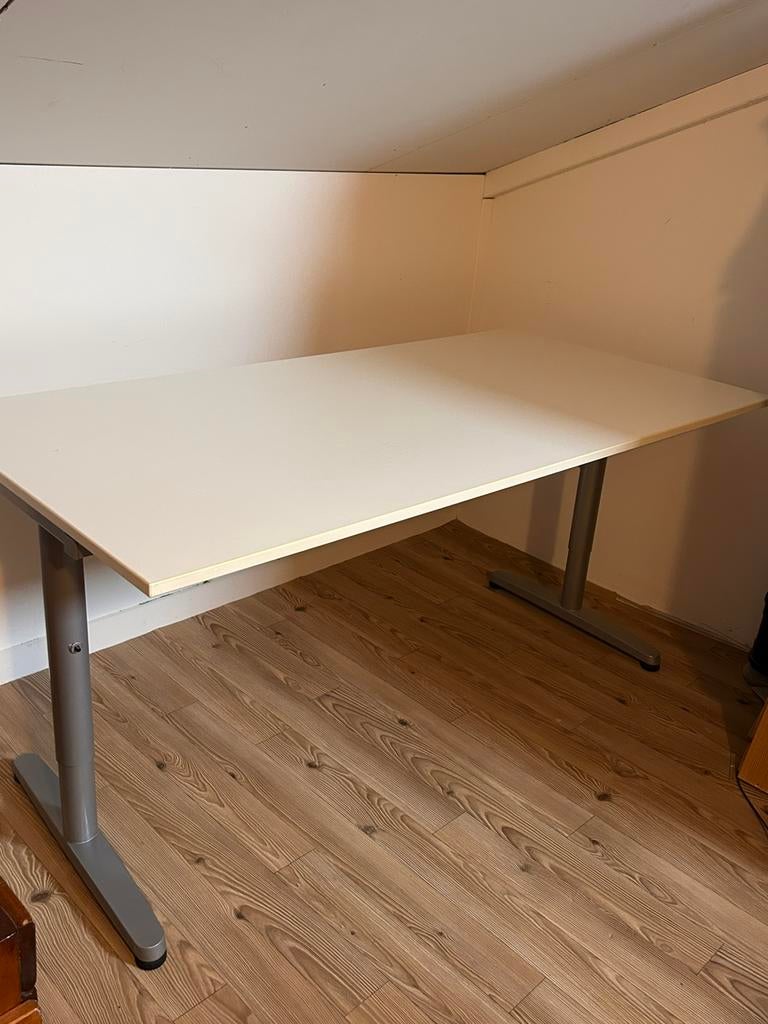IKEA Galant Bureau - Ideaal voor Thuiswerken, Huis en Inrichting, Bureaus, Overige typen, 160 cm, In hoogte verstelbaar, Zo goed als nieuw