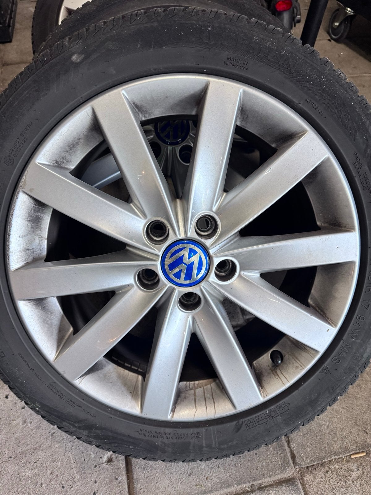 Volkswagen 17 inch velgen met All Season banden, Gebruikt, Banden en Velgen, 17 inch, Ophalen of Verzenden