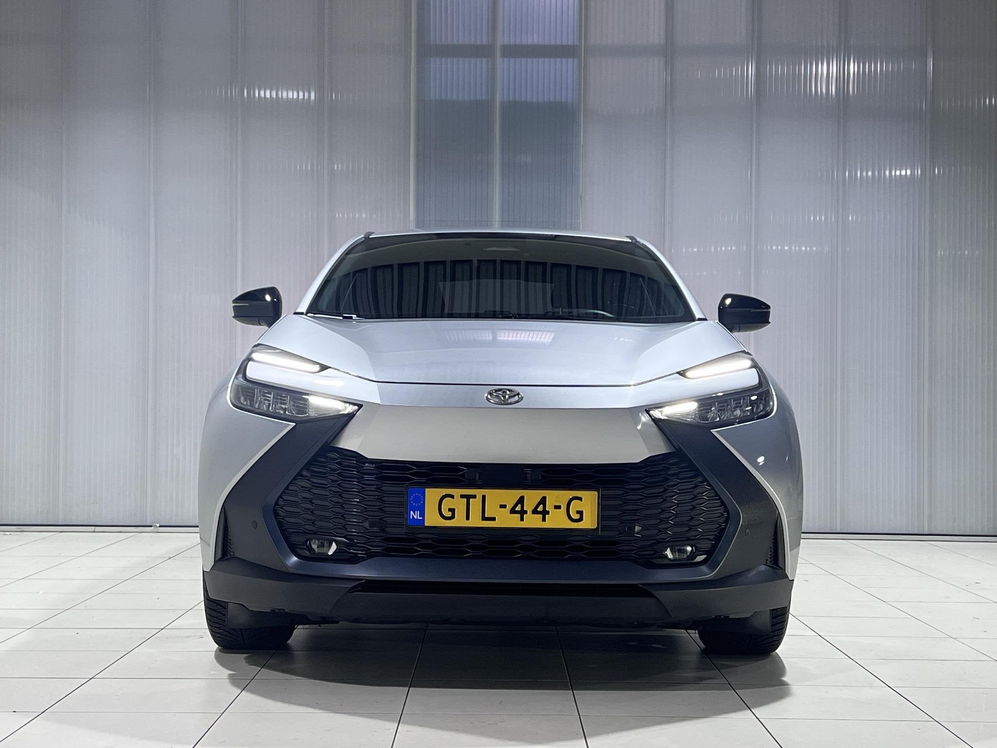 Toyota C-HR 1.8 Hybrid 140 Dynamic Camera, 18'' LM Velgen, A, Dealer onderhouden, Stof, Euro 6, 4 cilinders
