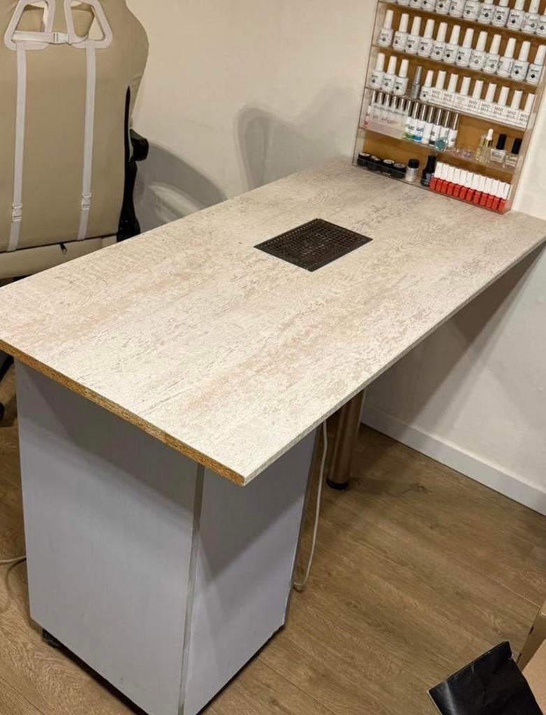 Nageltafel met afzuigkap, Huis en Inrichting, Bureaus, Ophalen