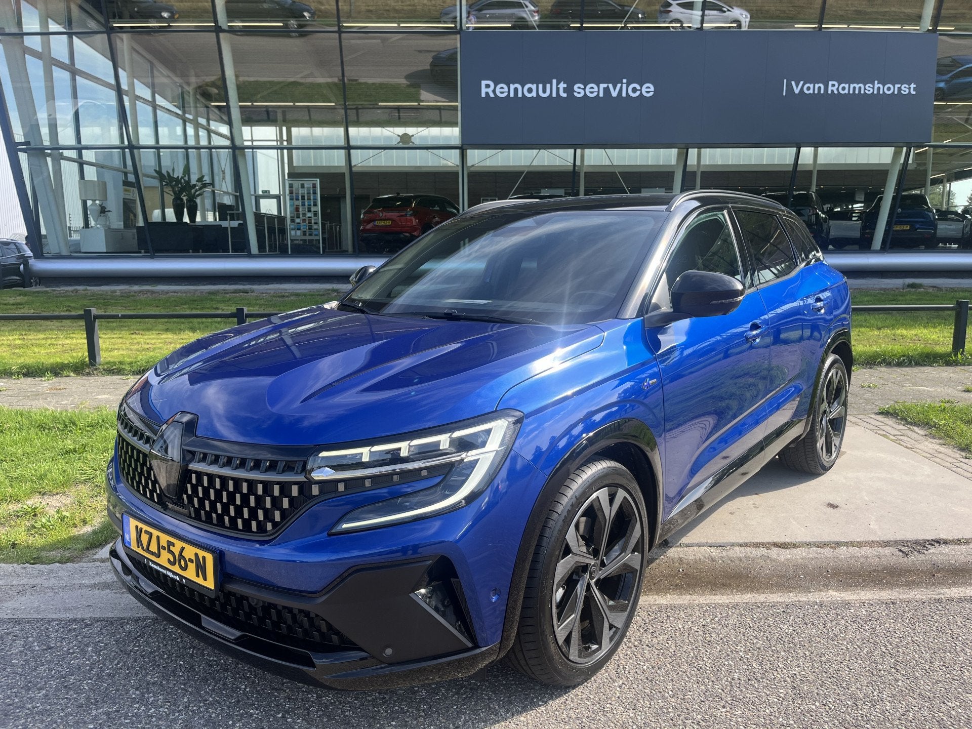Renault Austral 1.2 E-Tech full hybrid 200PK iconic esprit A, Gebruikt, 1199 cc, Blauw, 1492 kg