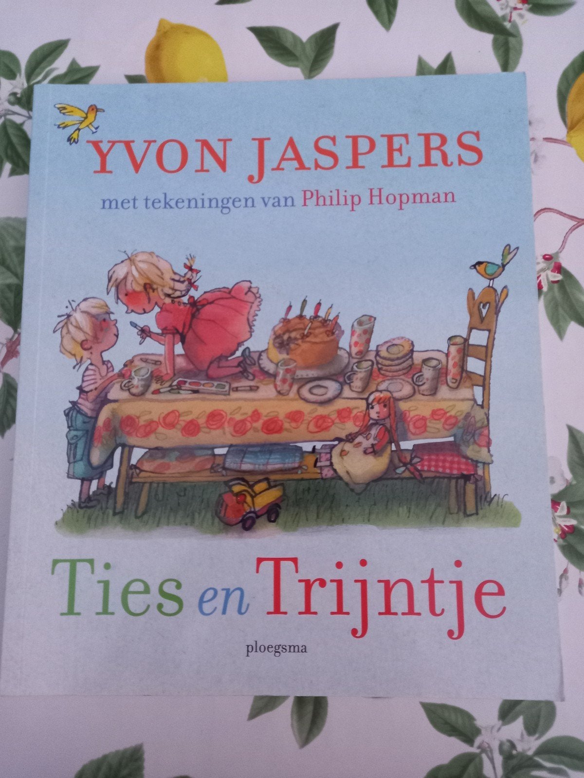 M8 Yvon Jaspers - Ties en Trijntje, Fictie algemeen, Ophalen of Verzenden, Zo goed als nieuw, Yvon Jaspers
