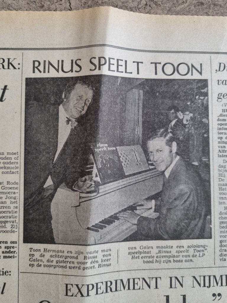 Rinus van Galen speelt Toon Hermans (1970), Ophalen of Verzenden, 1960 tot 1980, Knipsel(s)