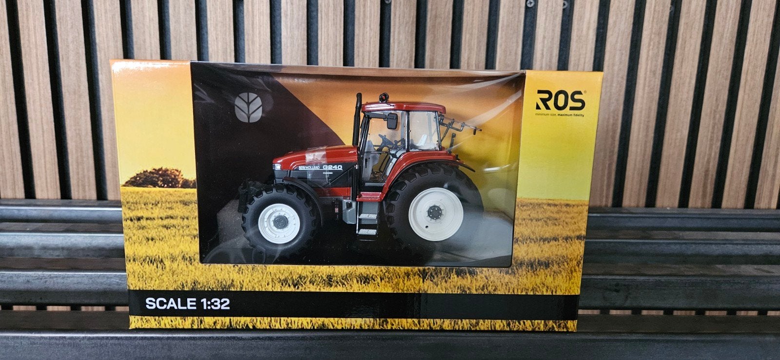 Aanbieding! New Holland G240 1:32, Ophalen of Verzenden, Nieuw, Tractor of Landbouw, Overige merken