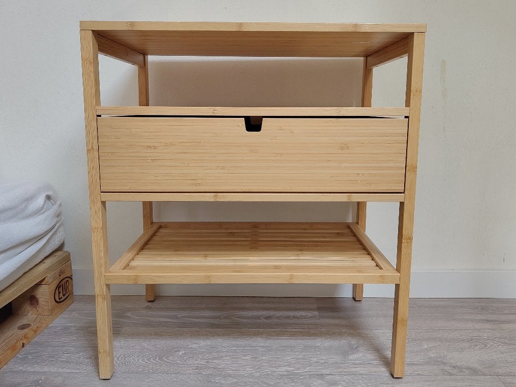 Ikea bamboe nachtkastje, Huis en Inrichting, Slaapkamer | Nachtkastjes, Ophalen, Nieuw, 55 tot 70 cm, 45 tot 65 cm