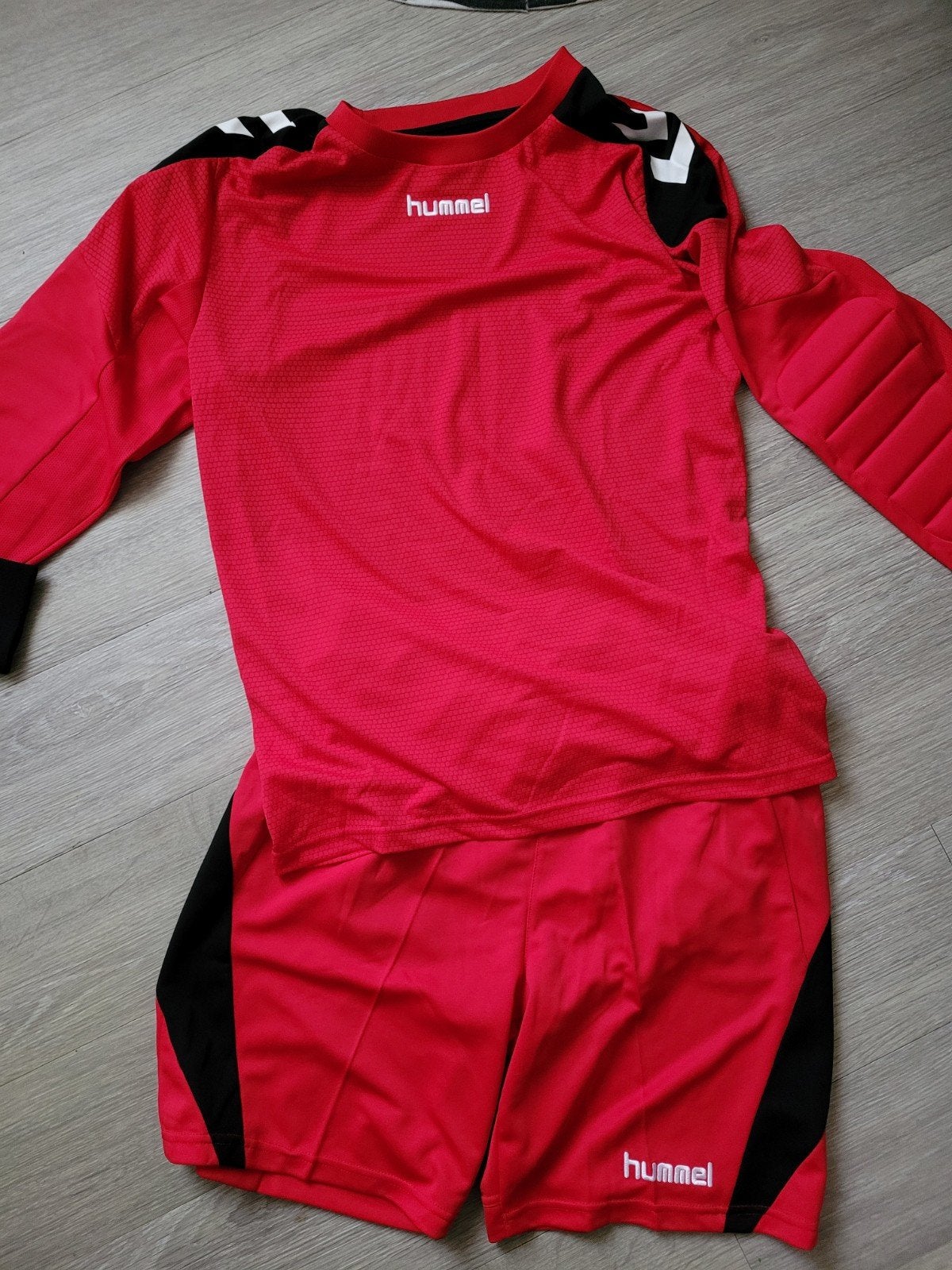 Hummel keepersset rood - shirt, broekje en sokken, Maat 52/54 (L), Nieuw, Ophalen of Verzenden, Voetbal