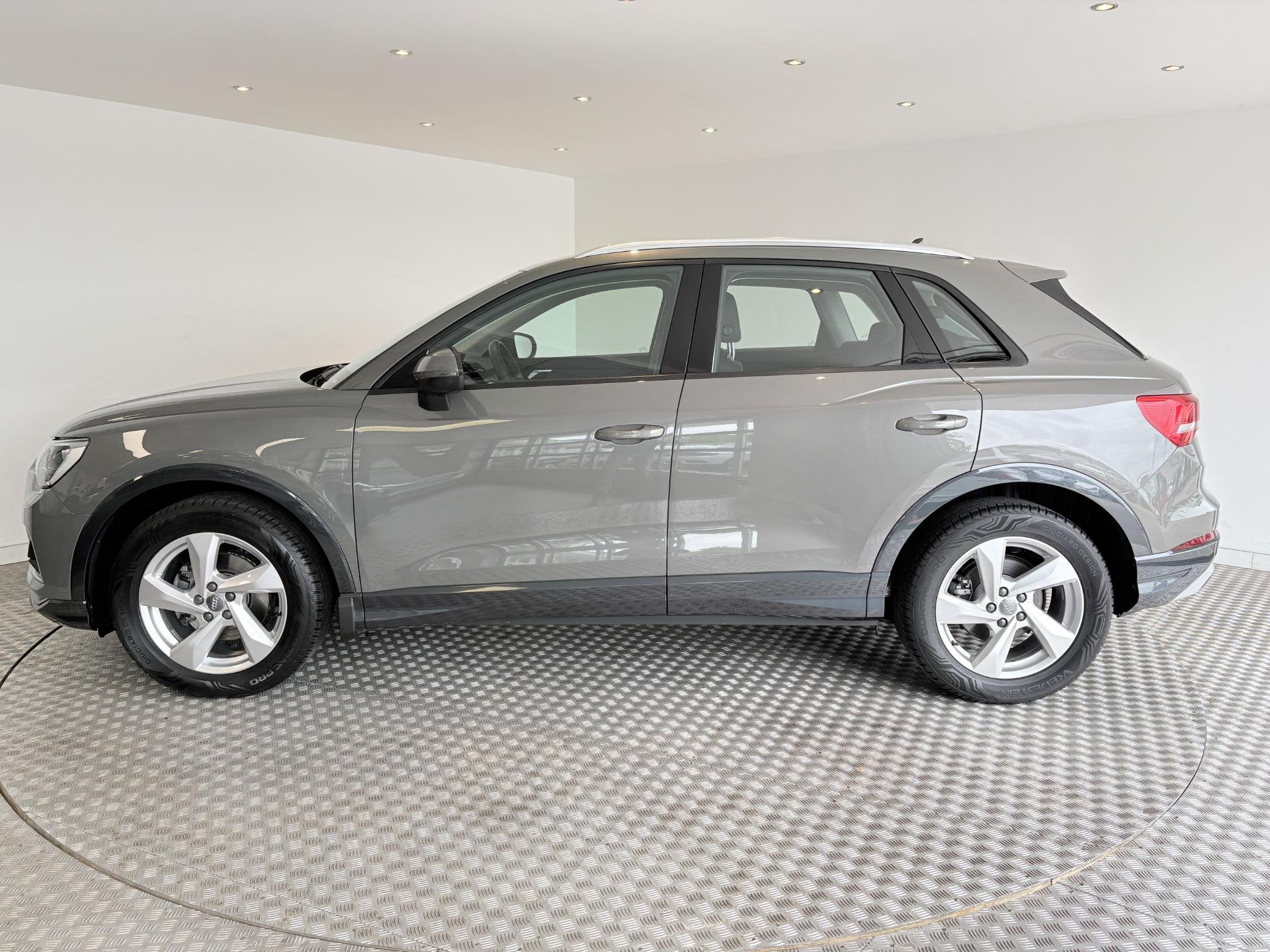 Audi Q3 35 TFSI Pro Line business, Auto's, Audi, Stof, Euro 6, 4 cilinders, 1505 kg