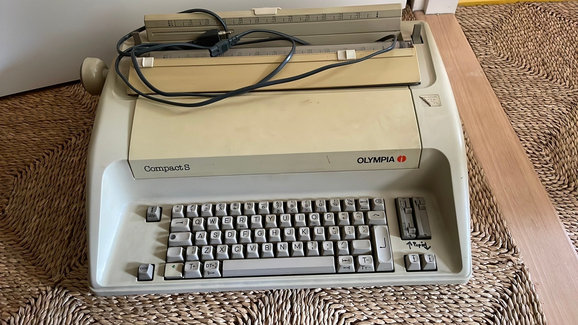Elektrische typmachine Olympia Compact S, Diversen, Typemachines, Ophalen, Zo goed als nieuw