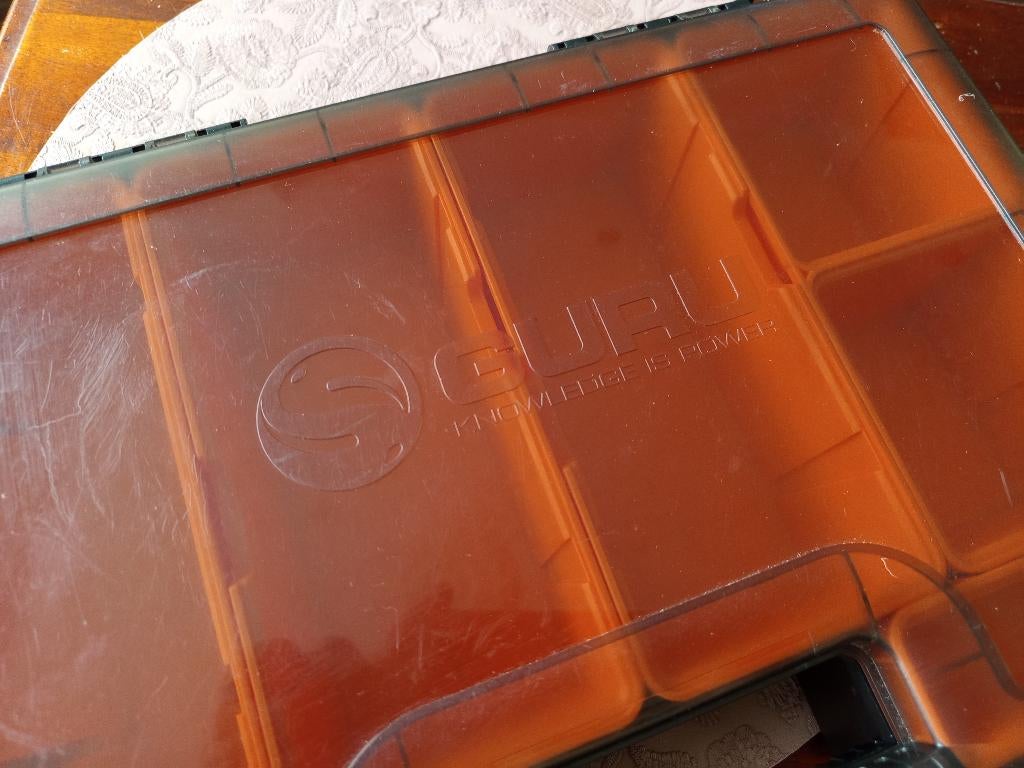 Guru feeder box met korfje en mould, Ophalen, Gebruikt, Complete set