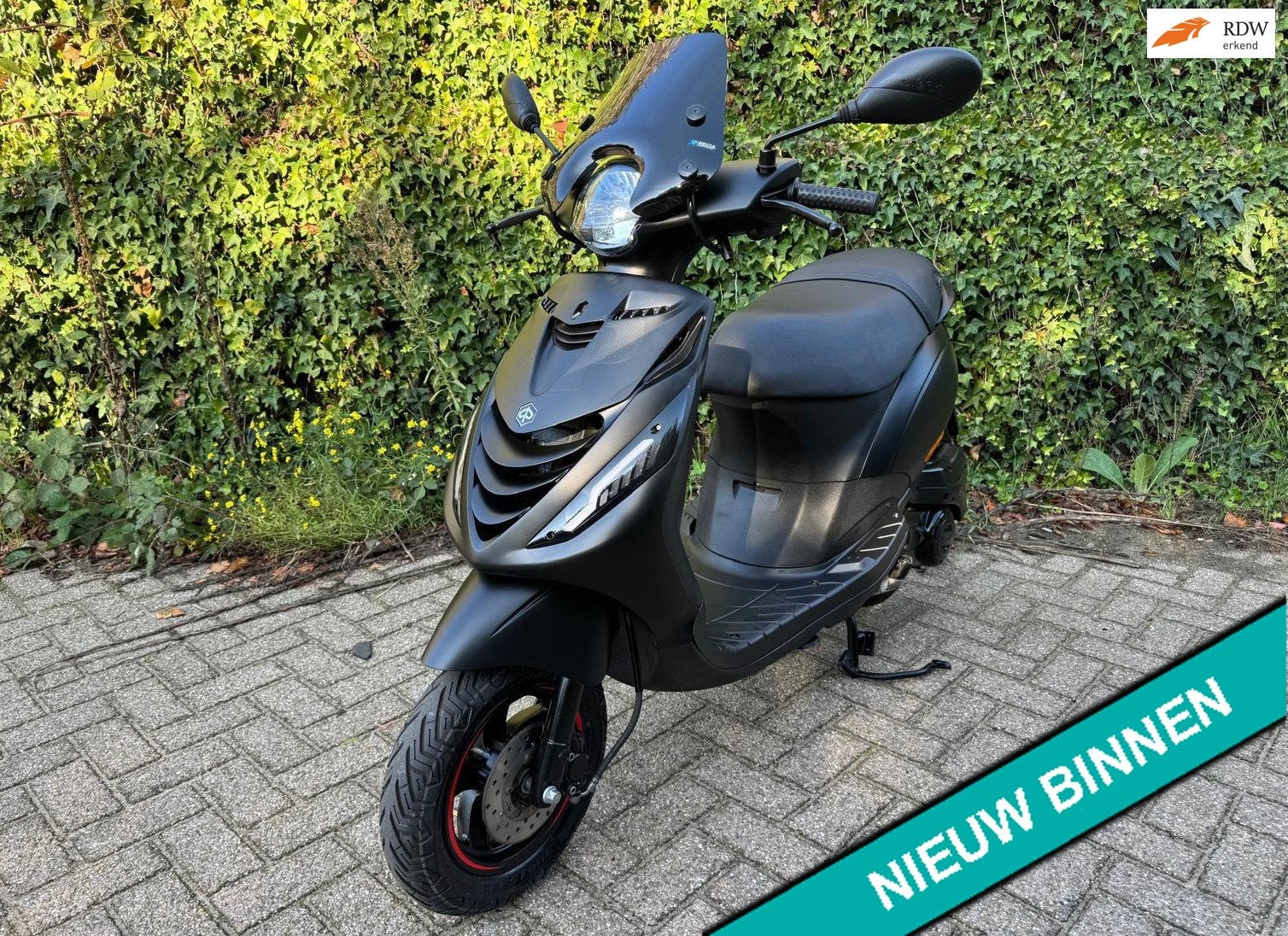 Piaggio Zip SP 45 km E5 Mat Black Alpha LED BETAAL met in3, Fietsen en Brommers, Zip, P, 49 cc, P
p  p, NL