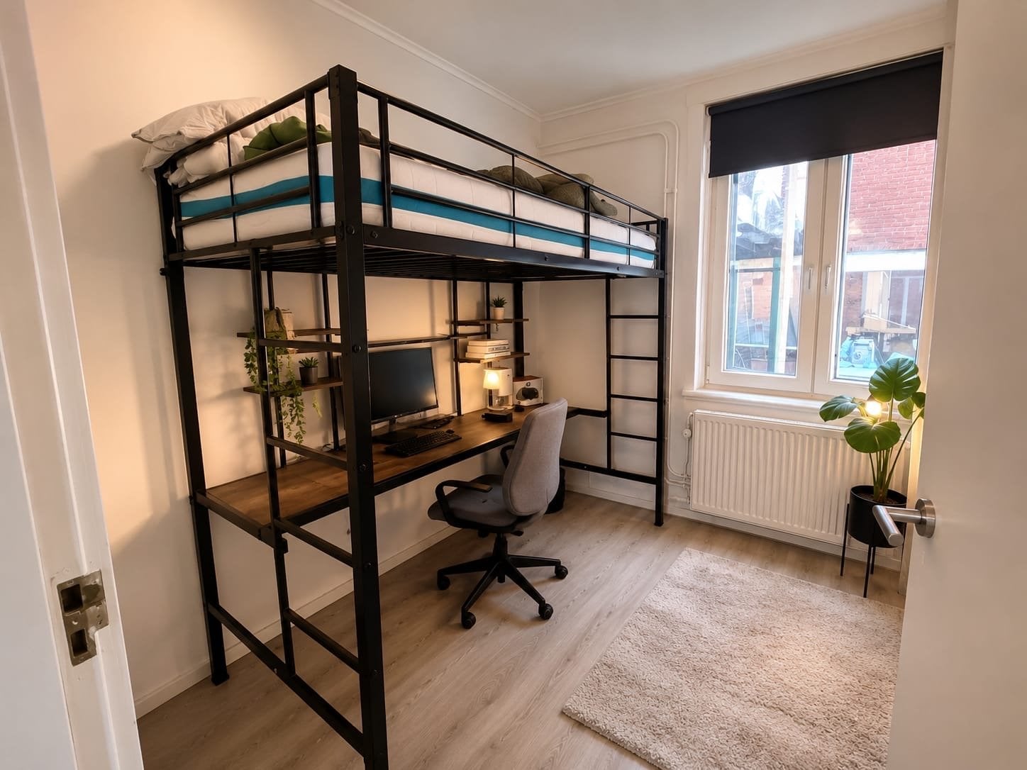 Hoogslaper met bureau en opbergruimte - Zwart metaal, Ophalen, Eenpersoons, Zo goed als nieuw, 200 cm