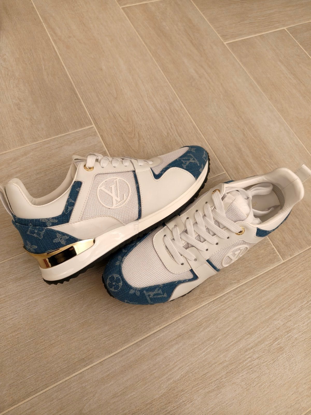 Louis Vuitton Run Away Sneaker Monogram Denim 41, Ophalen of Verzenden, Nieuw
