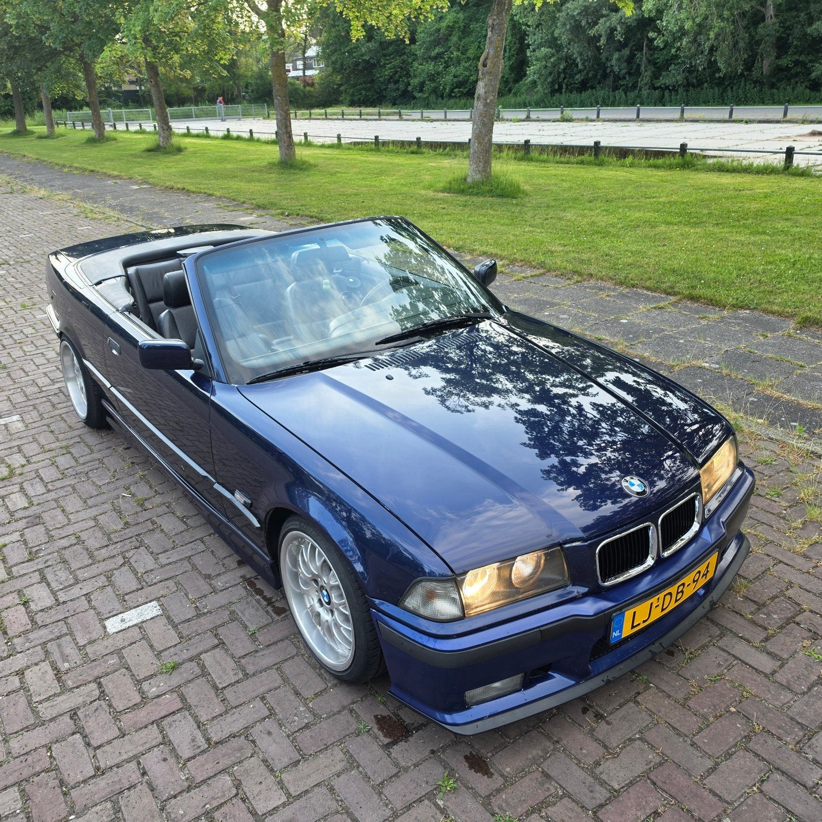 BMW 3-Serie 1.8 I 318 Cabriolet E2 1995 Blauw, Auto's, BMW, Stoelverwarming, Achterwielaandrijving, Zwart, 4 cilinders