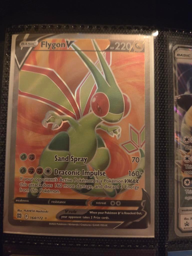 Pokémon kaart Flygon V 164/172, Ophalen of Verzenden