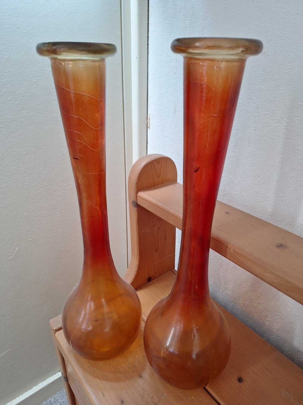 2 grote vazen, rood/oranje van kleur, Huis en Inrichting, Woonaccessoires | Vazen, Gebruikt, 45 cm, Oranje, Ophalen of Verzenden