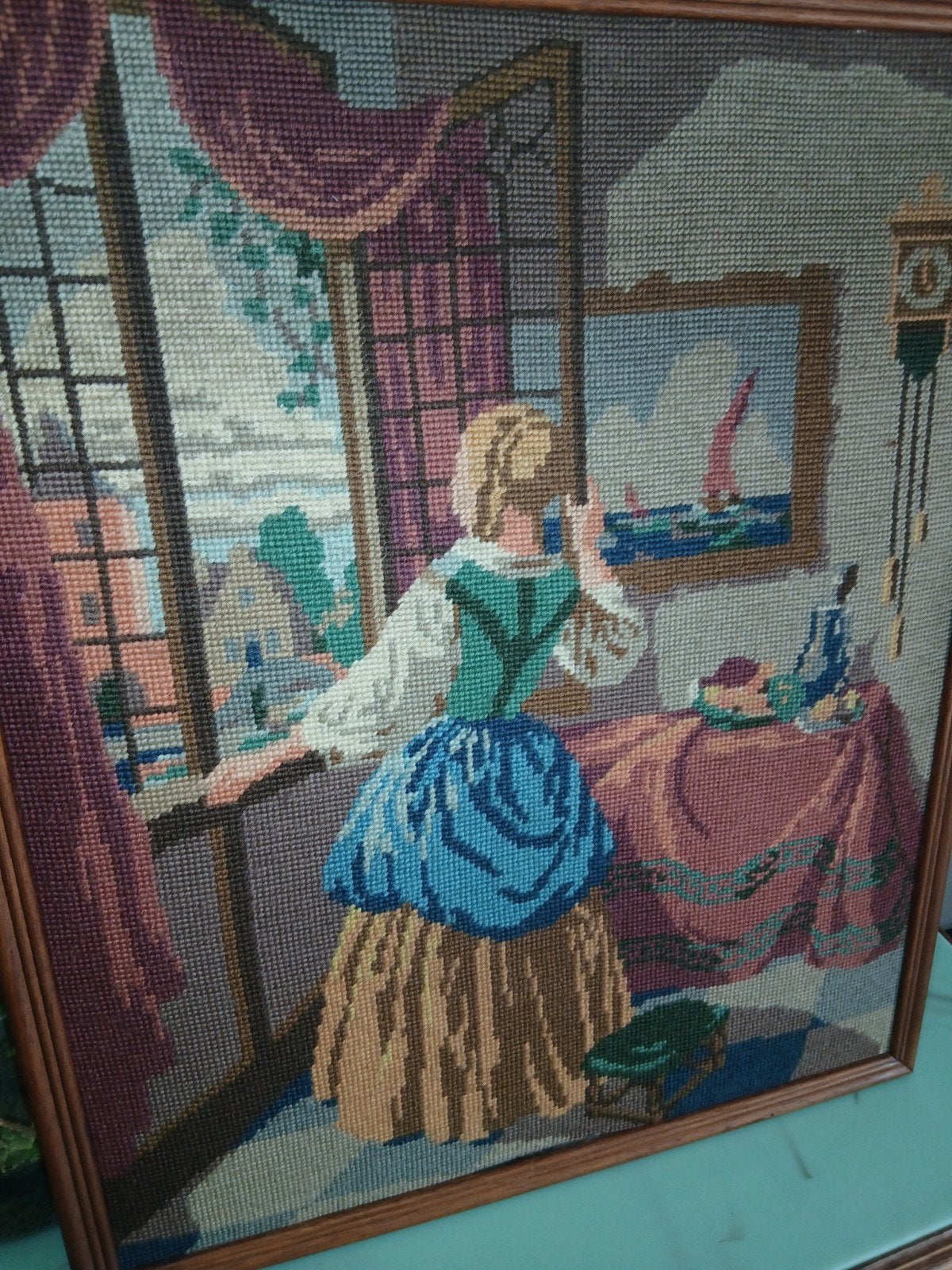 Vintage  ingelijst Gobelin Wandtapijt: Dame aan het Raam, Antiek en Kunst, Antiek | Kleden en Textiel, Ophalen of Verzenden