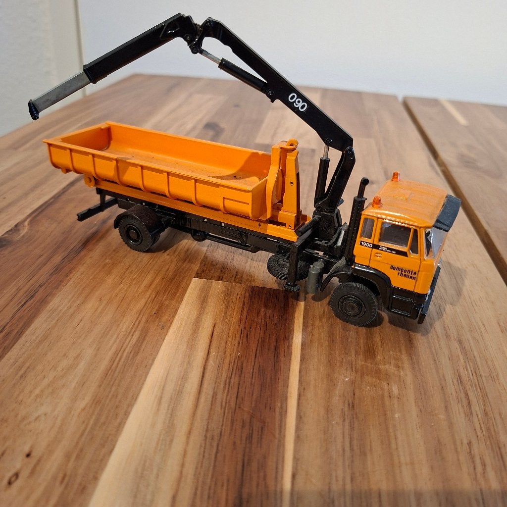 DAF 1900 Gemeente Rhenen met kraan & container bak Modelauto, Ophalen of Verzenden, Zo goed als nieuw, Bus of Vrachtwagen, Lion Toys