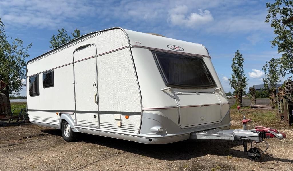Roelstoelvriendelijke Caravan LMC münsterland  560 aangepast, Hefbed, Tot en met 2, Treinzit, Particulier