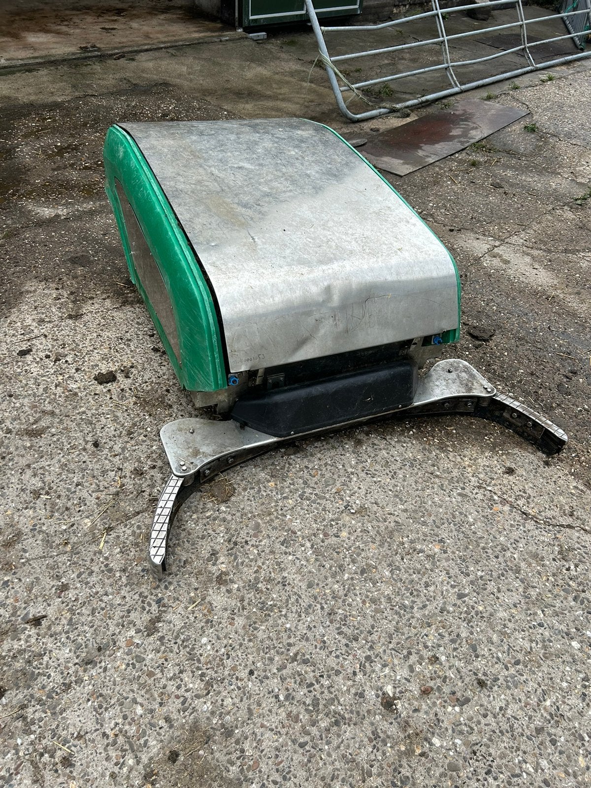Joz mestrobot, Ophalen, Spatbord