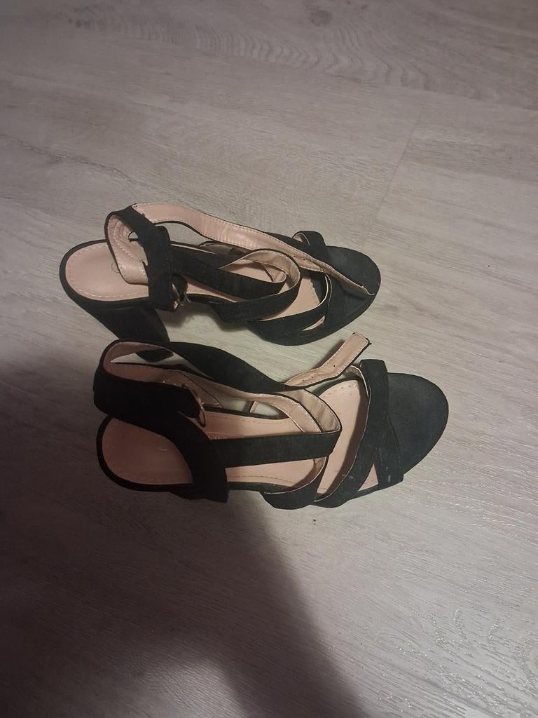 Dames schoenen, Ophalen of Verzenden, Zo goed als nieuw, Goud, Overige materialen