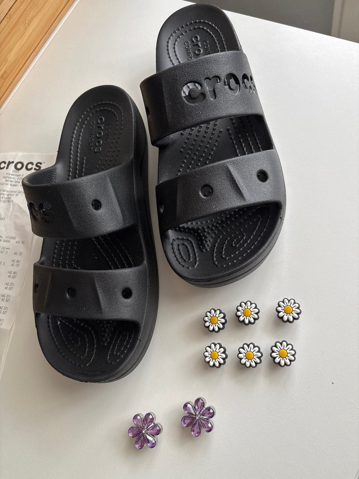 Nieuwe Crocs sandalen  zwart met accessoires maat W7 = 37-38, Kleding | Dames, Schoenen, Ophalen of Verzenden, Nieuw, Zwart, Sandalen of Muiltjes