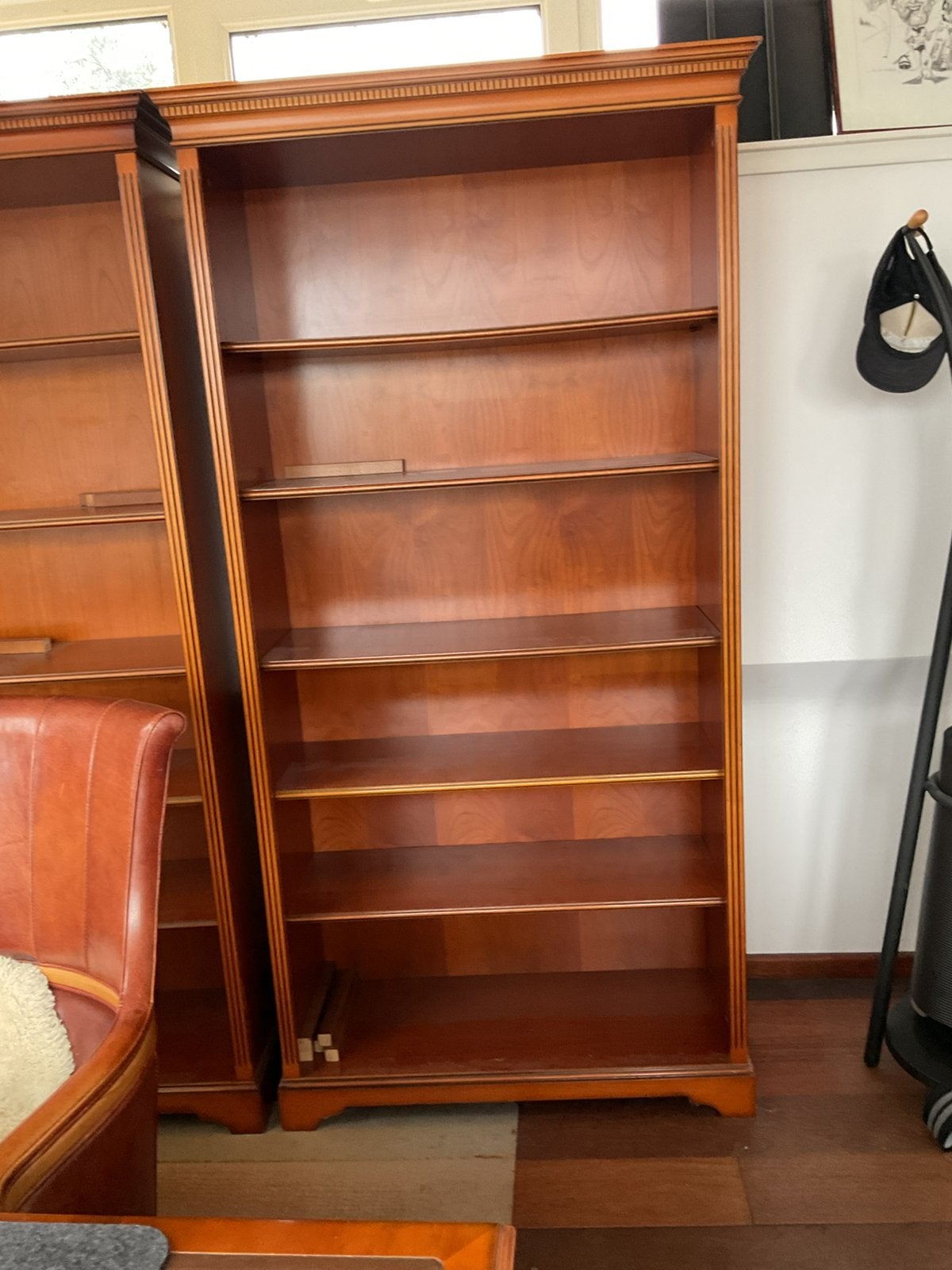 2 oud. Engelse stijl boekenkasten in taxus per stuk €150, Ophalen, 25 tot 50 cm, 50 tot 100 cm, 200 cm of meer