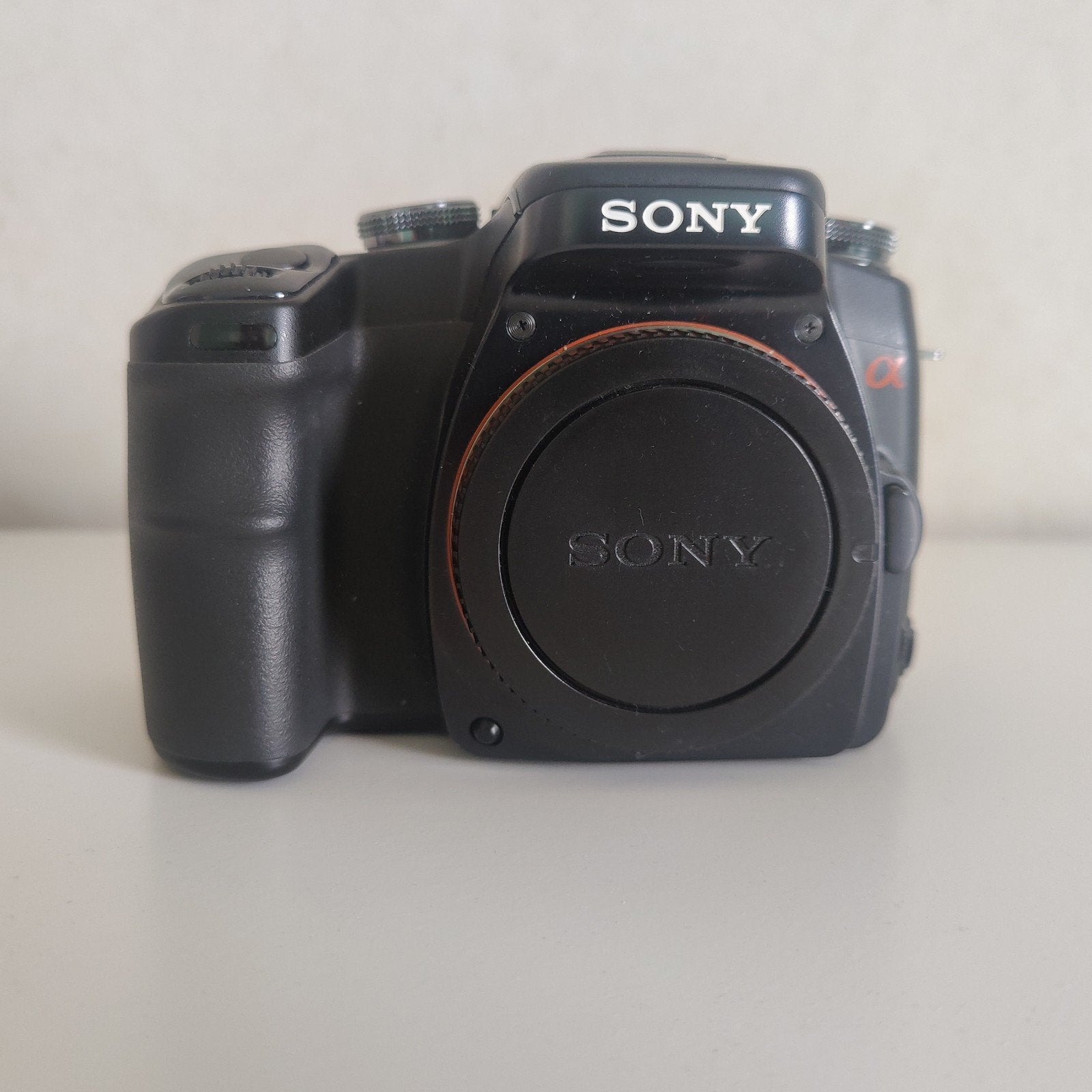 Sony Alpha A100 DSLR Camera - Body met Accu en Oplader, Audio, Tv en Foto, Ingebouwde flitser, Gebruikt, Accu, Spiegelreflex