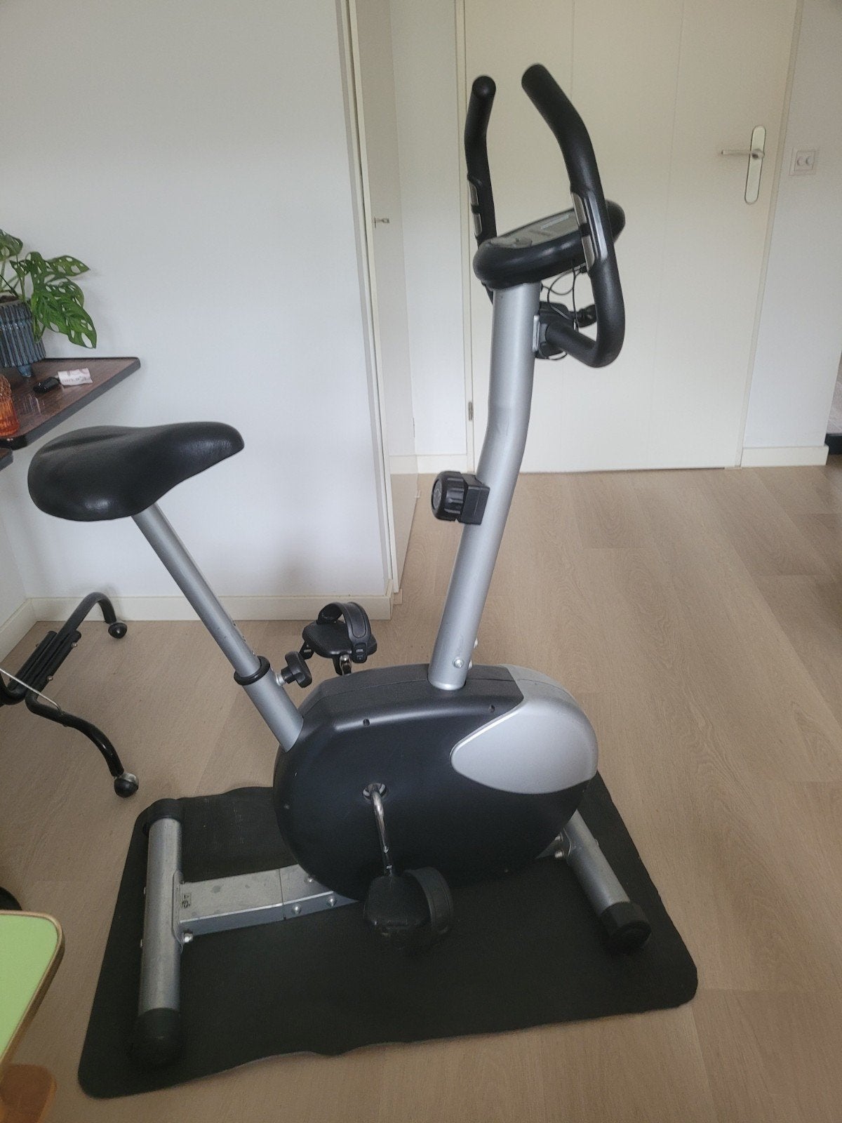 Hometrainer - Ideaal voor revalidatie, Ophalen, Gebruikt, Metaal, Benen