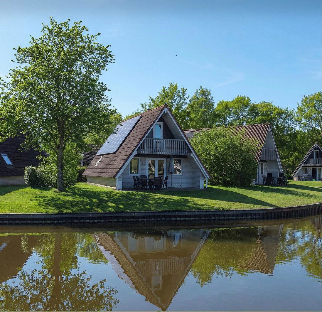 MOOI VAKANTIEHUIS AAN HET WATER ,BESTE VISPLEK, Open haard, Chalet, Bungalow of Caravan, Aan meer of rivier, Eigenaar
