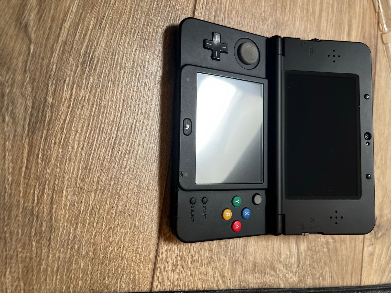 New Nintendo 3DS met Zelda Triforce faceplate en accessoires, Gebruikt, Zwart, Ophalen of Verzenden, 3DS