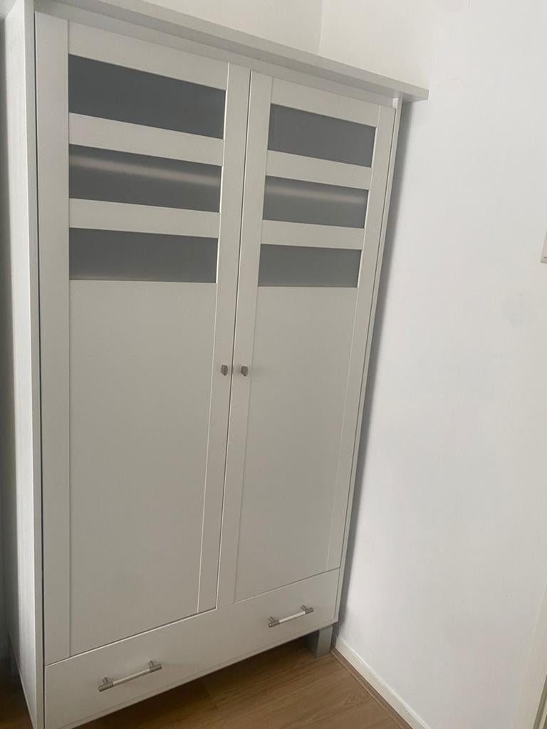 Wıt kledıngkast, Zo goed als nieuw, 150 tot 200 cm, 25 tot 50 cm, 50 tot 100 cm