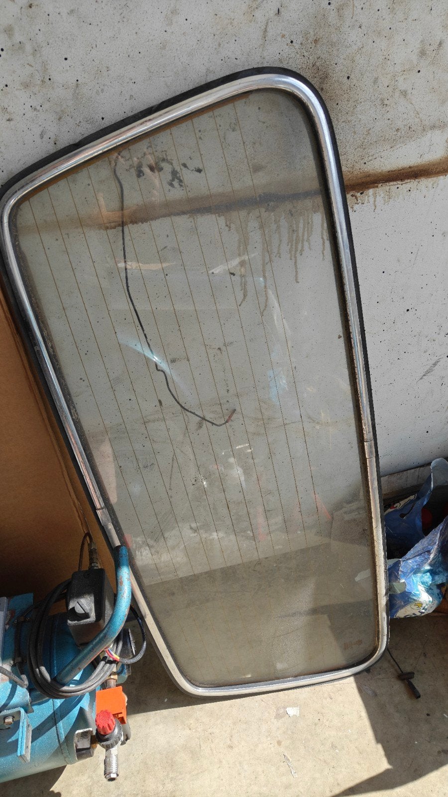 Volvo 245 Achterruit met Chrome Sierlijst en Verwarming, Auto-onderdelen, Ophalen of Verzenden