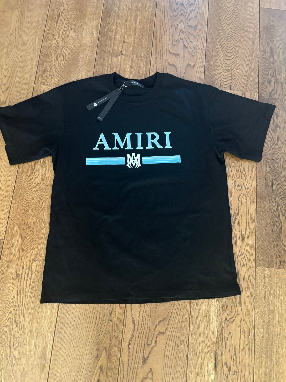 AMIRI T-shirt Zwart met Blauw Logo - Maat m, Kleding | Heren, T-shirts, Ophalen of Verzenden, Nieuw, Maat 48/50 (M), Zwart