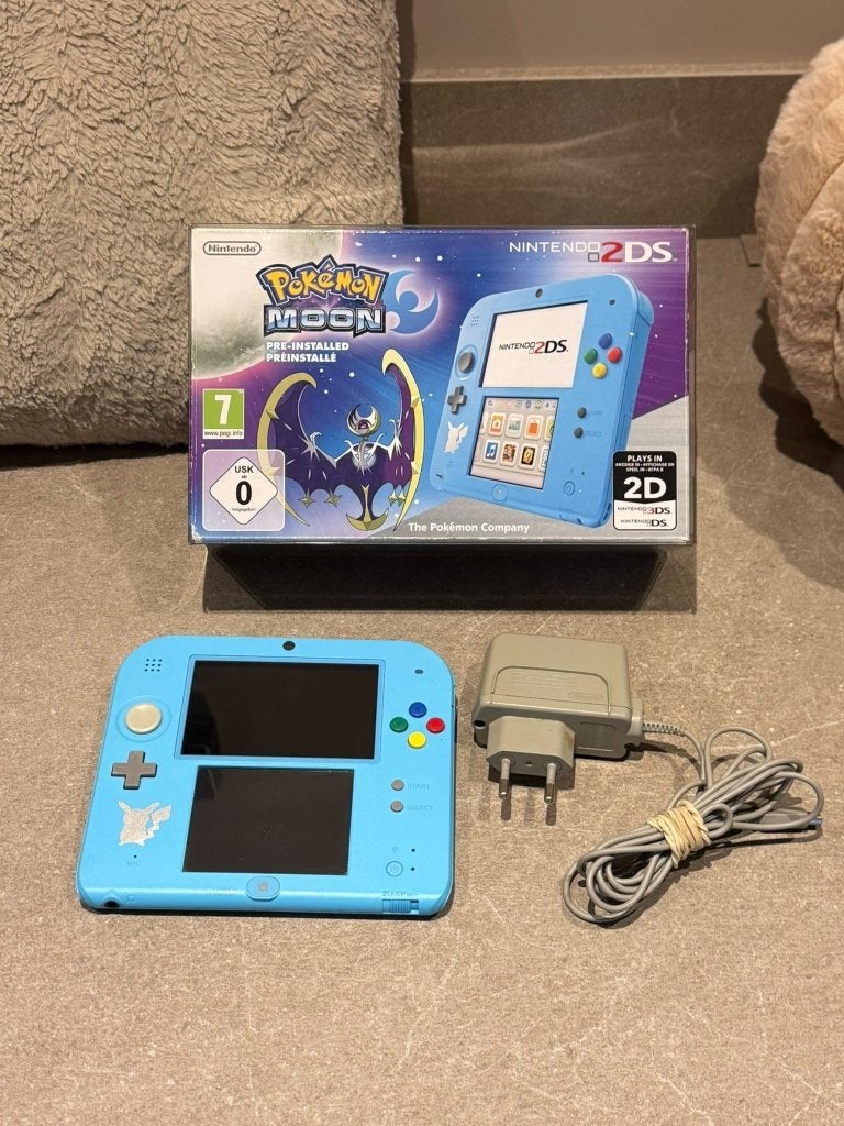 nintendo 2ds compleet in doos (pokemon moon), Spelcomputers en Games, Met games, Blauw, Refurbished, 2DS