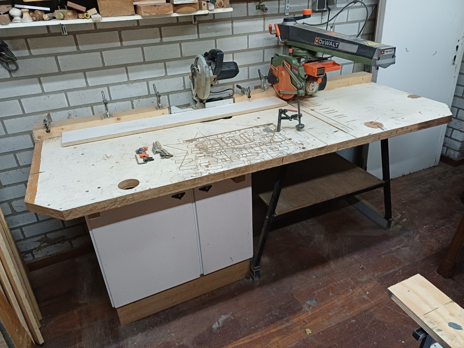 DeWalt DW1501 radiaalzaag, Ophalen