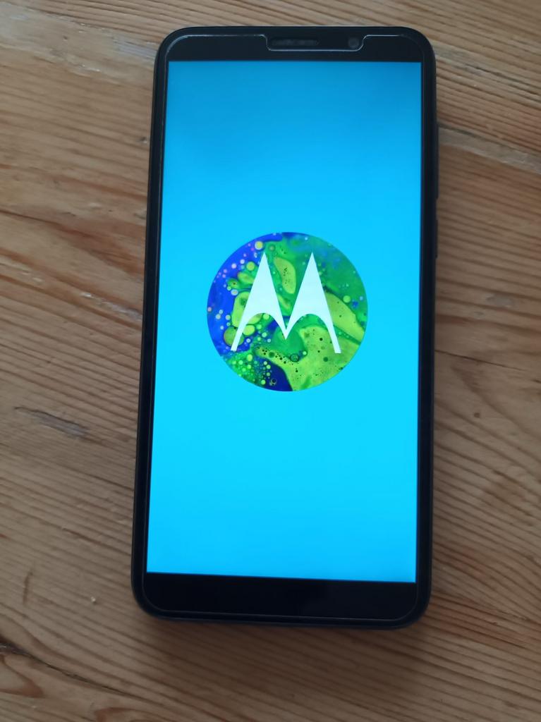 MOTOROLA MOTO E6 PLAY, Telecommunicatie, Mobiele telefoons | Motorola, Overige modellen, Zwart, Ophalen of Verzenden, Zo goed als nieuw