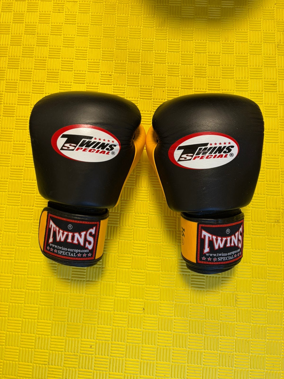 Twins bokshandschoenen 16 oz, Maat XL, Verzenden, Zo goed als nieuw, Overige