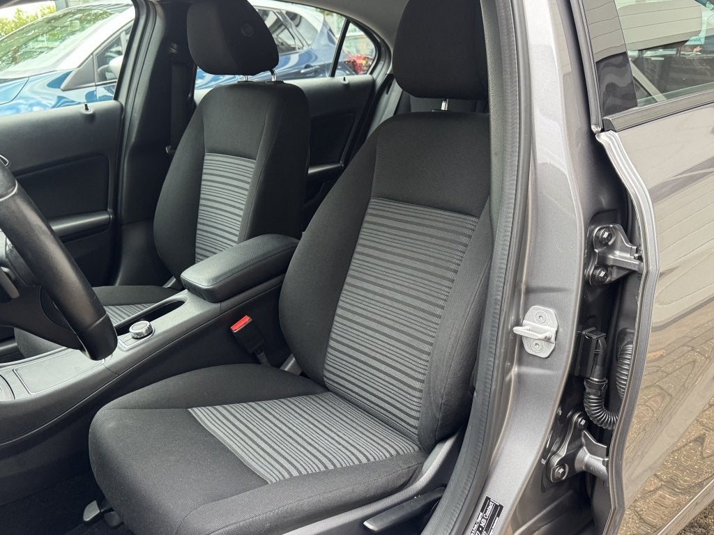 Mercedes-Benz A-Klasse 160 Ambition (bj 2016, automaat), Auto's, Gebruikt, 4 cilinders, Bedrijf, Traction-control