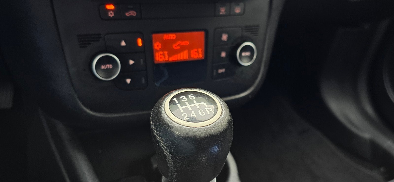 Foto 10 van Fiat Punto 0.9 Twinair74KW 5DR 2015 ,Carplay,Grote beurt,apk