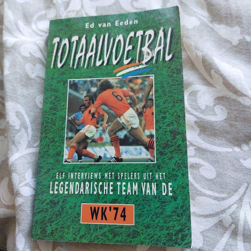 Boek Totaalvoetbal WK '74, Ophalen of Verzenden
