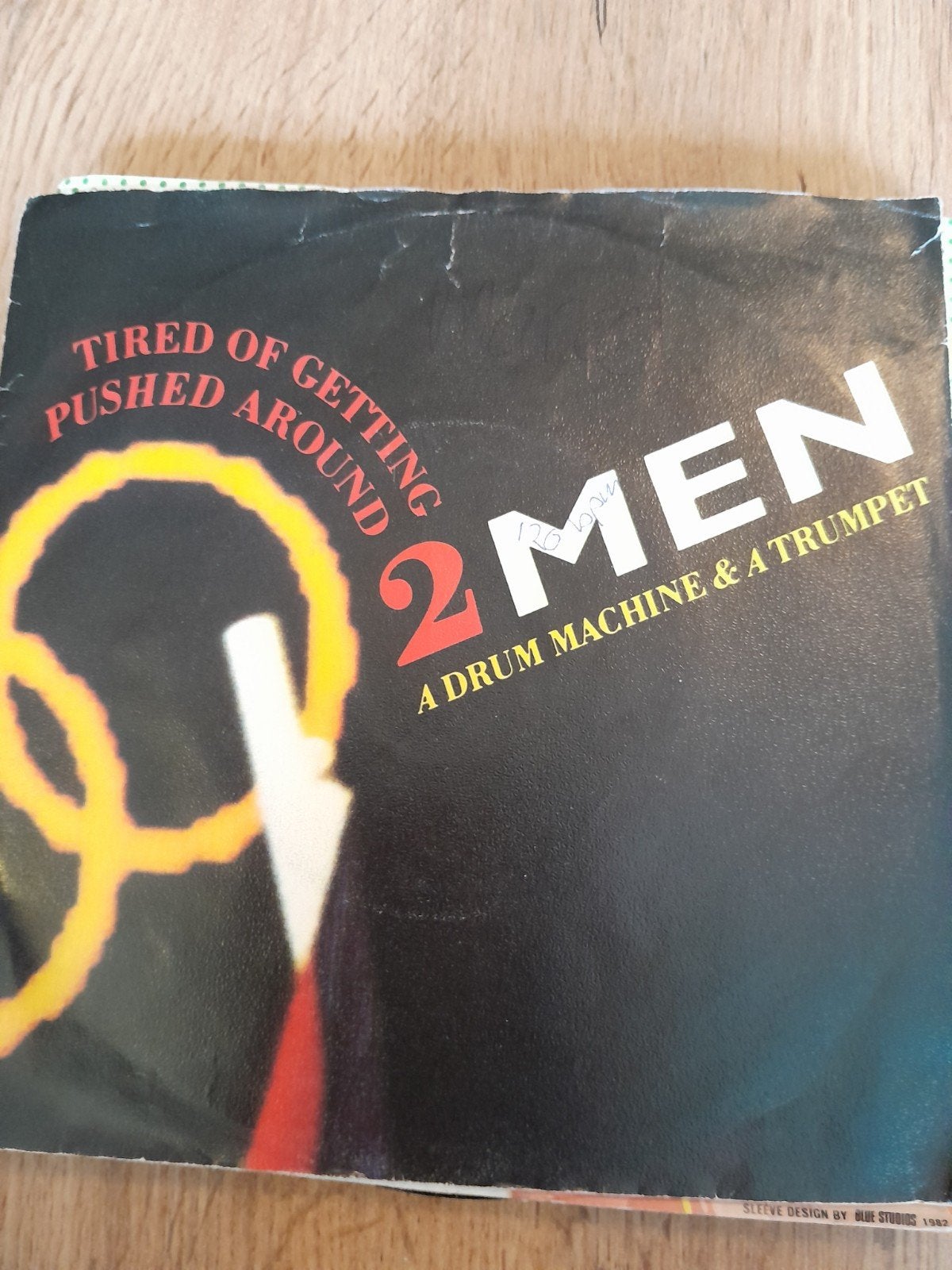 Two men a drum machine 7inch tired of getting pushed around, Ophalen of Verzenden, Zo goed als nieuw, Pop