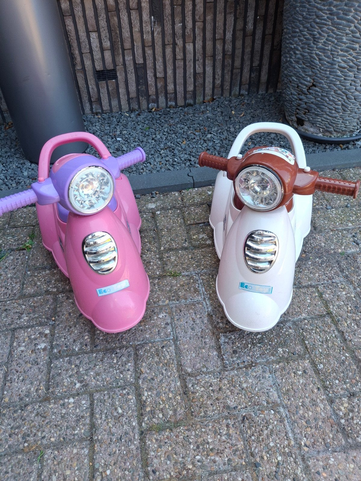 2 Eco Toys loopscooters met geluid en toeter (wit/roze), Ophalen, Gebruikt, Loopvoertuig
