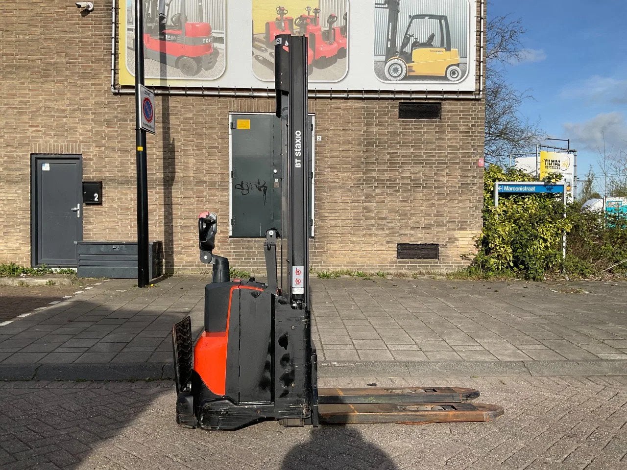 BT SWE120L 1200KG 3.70METER STAPELAAR / HEFTRUCK, Stapelaar, 1000 tot 2000 kg, BT, Marconistraat 2
3133KL  Vlaardingen, NL
