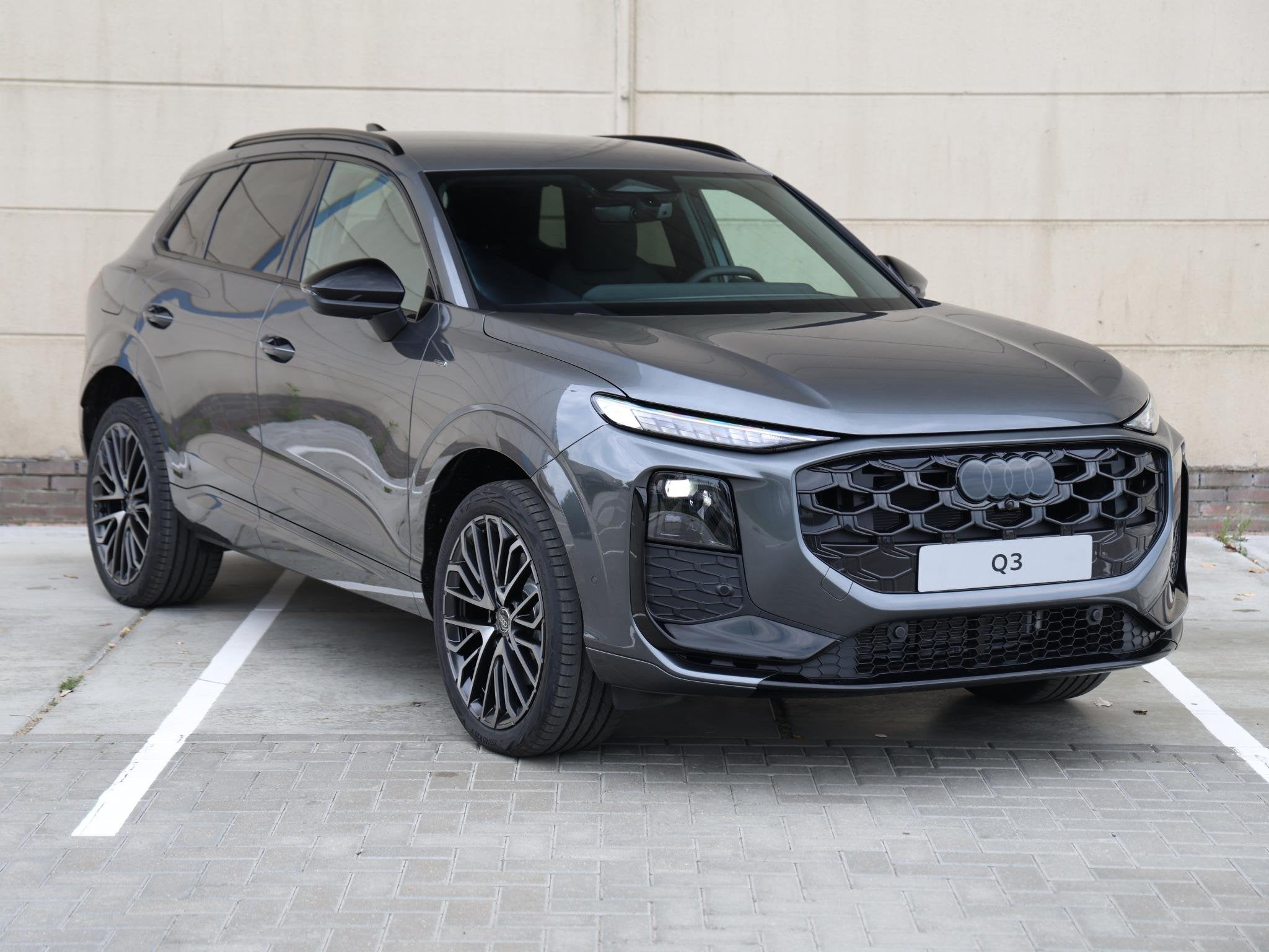 Audi Q3 S edition e-hybrid 272 PK SUV | Tech plus pakket | L, Auto's, Audi, 1800 kg, 1498 cc, 4 cilinders, 150 min